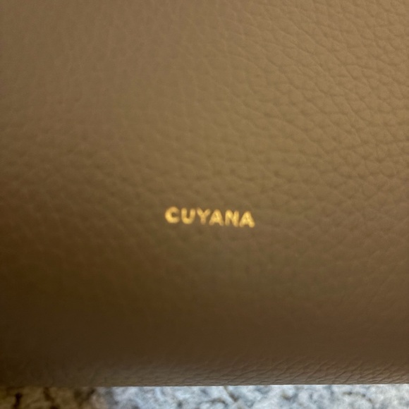 Cuyana Oversized Linea Bucket Bag - Picture 13 of 13